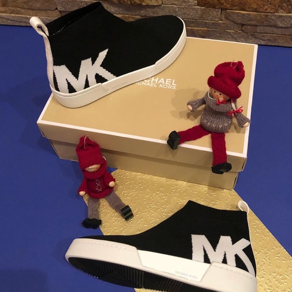 Michael Kors ‘Grover’ Slip-On Sneakers - Picture 4 of 8